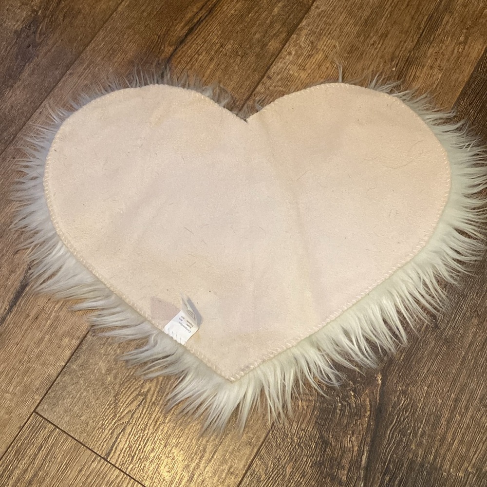 White Furry Rug - Picture 2 of 3